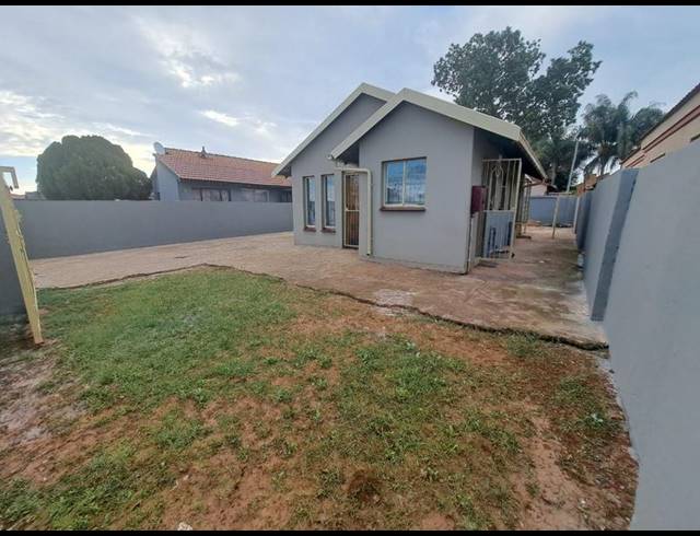 2 BEDROOM HOUSE FOR SALE IN SOSHANGUVE XX